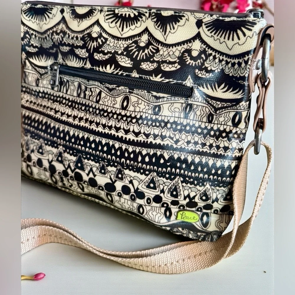 SAKROOTS Artist Circle Flat Crossbody Bag. - Picture 4 of 16